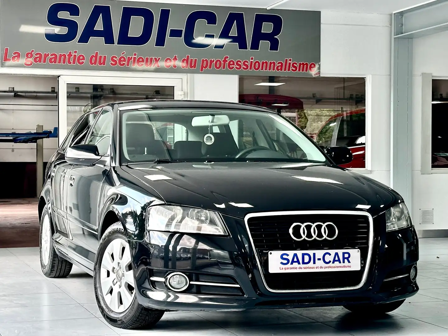 Audi A3 Sportback 1.6 TDi 105cv - 5 PORTES Noir - 1