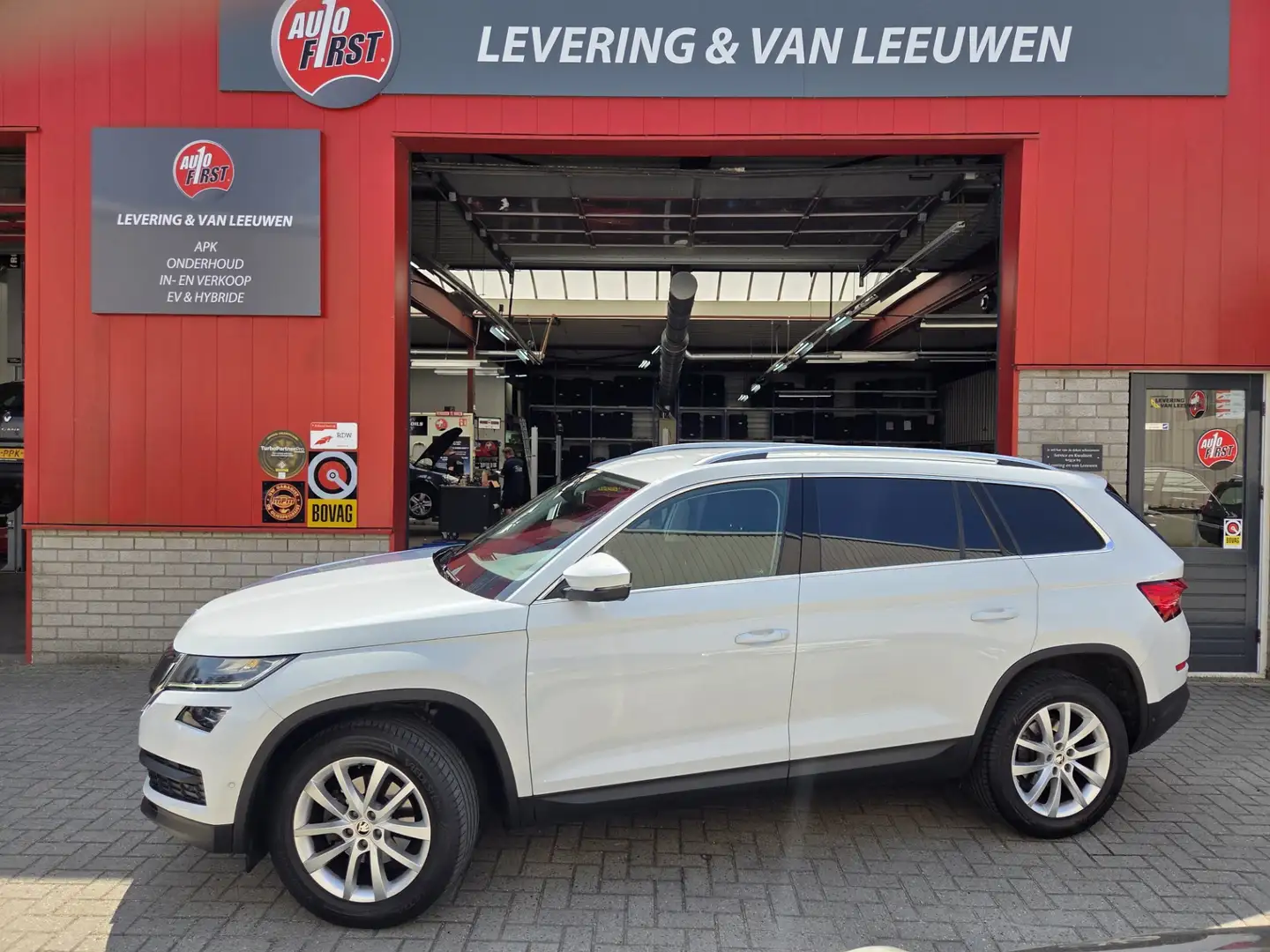 Skoda Kodiaq 1.5 TSI Style Business Parkeersensoren V+A/ Trekha Blanc - 1