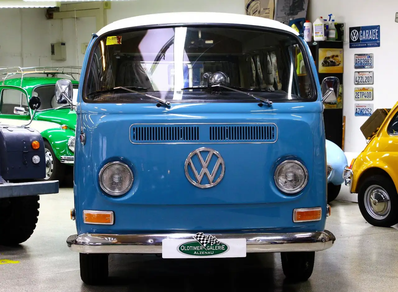 Volkswagen T2 a Deluxe Campervan, foto 2