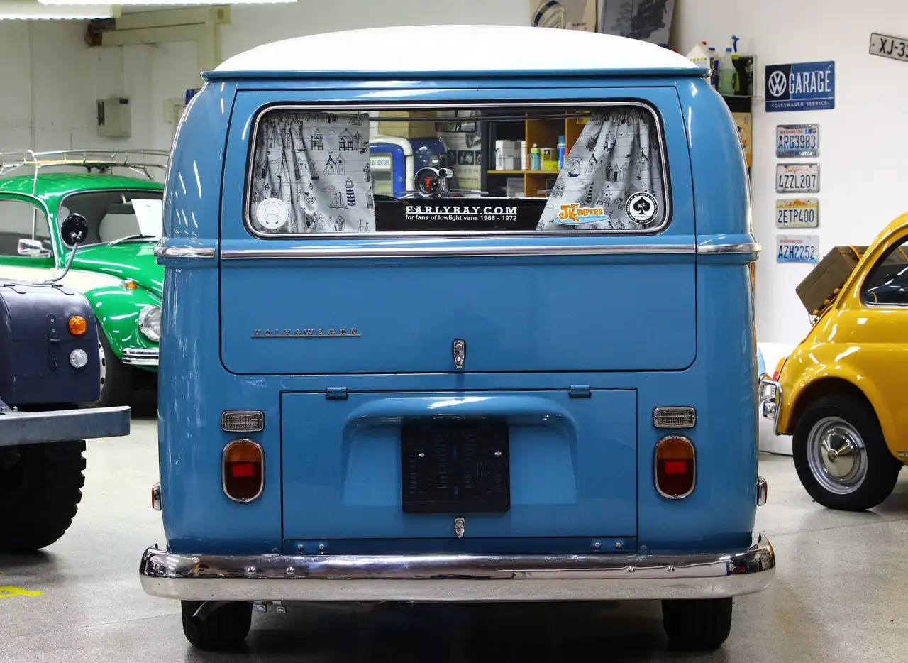 Volkswagen T2 a Deluxe Campervan, foto 6