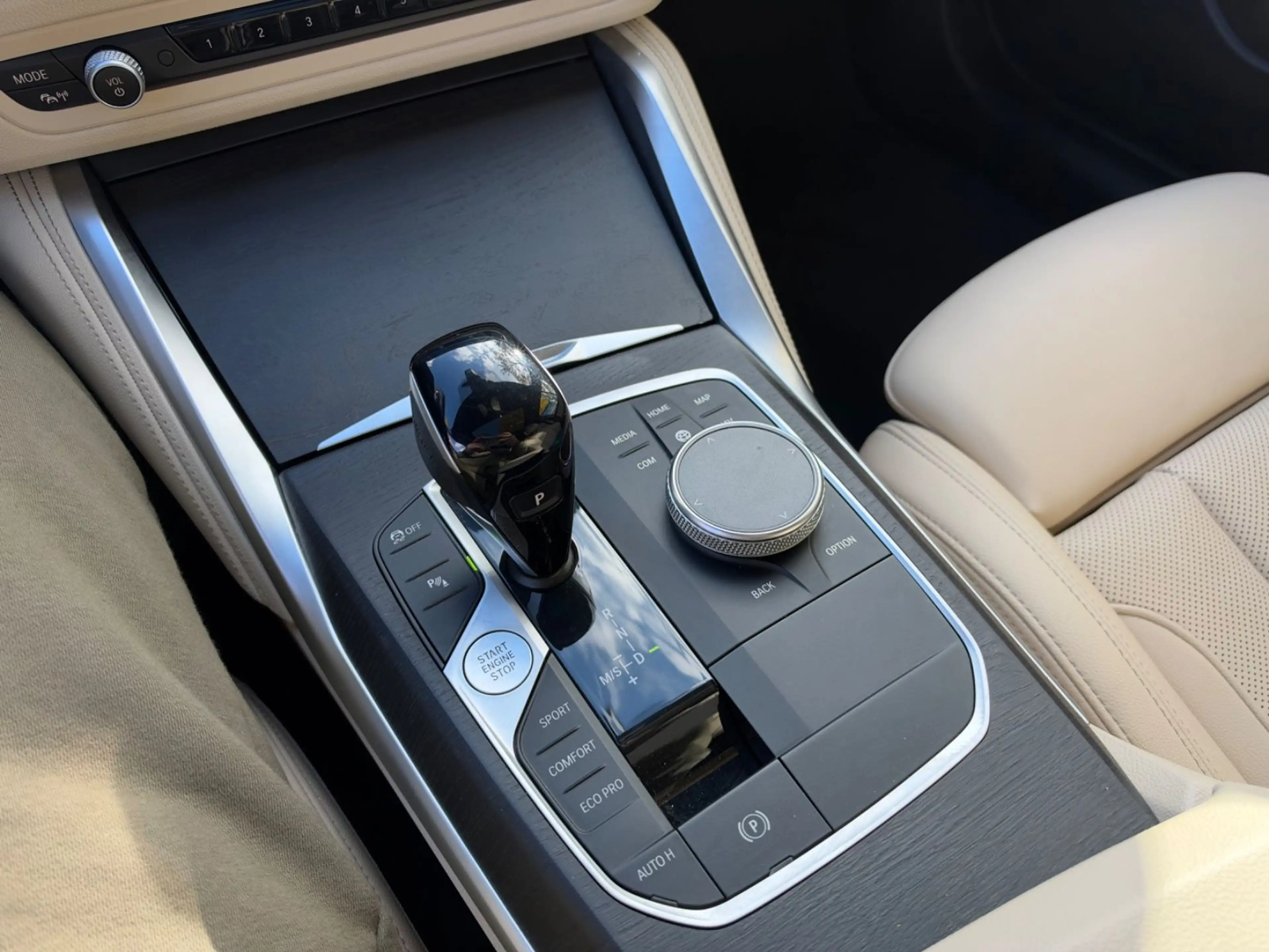 BMW M4 i xDrive Gran Coupe*Glass-Dach*AHK*Rü.Kamera — photo 14