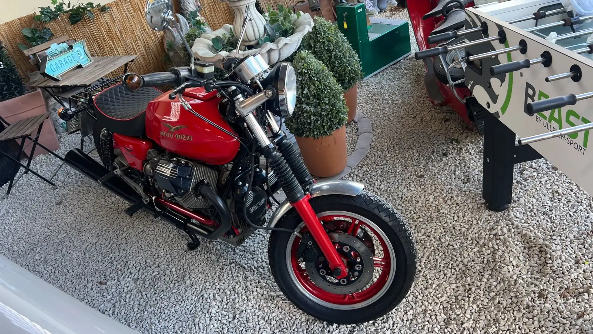 Moto Guzzi Le Mans 1000 Red - 1