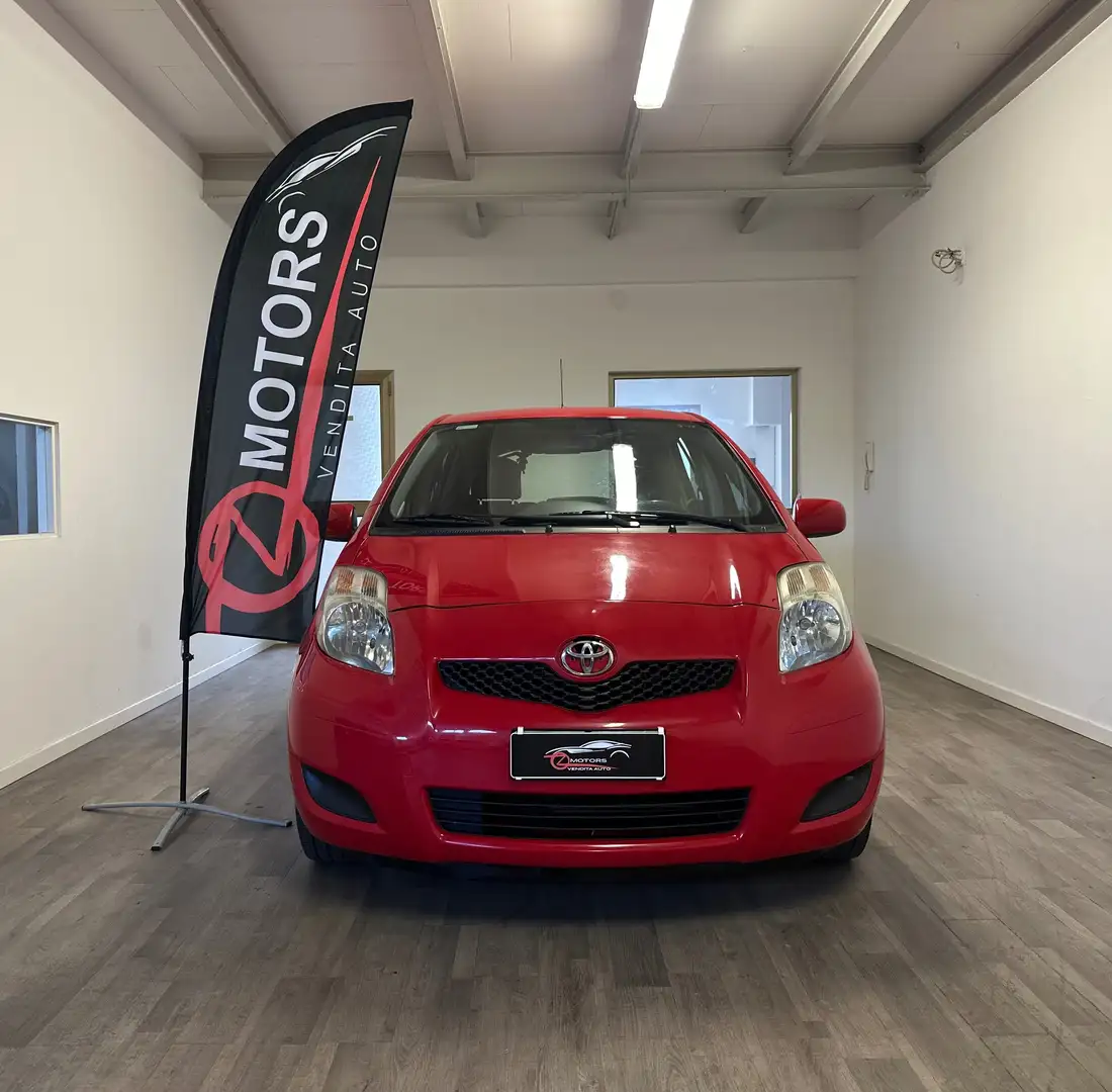 Toyota Yaris Yaris 5p 1.0 Luxury Pack NEOPATENTATI Rojo - 1
