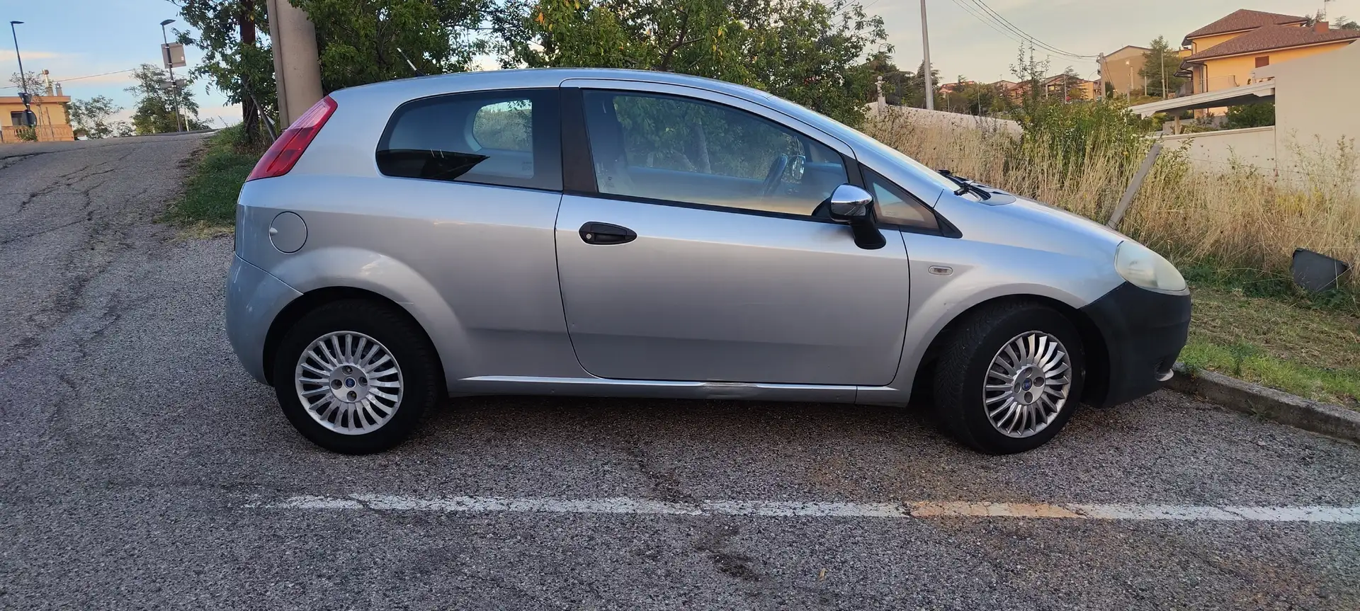 Fiat Grande Punto Grande Punto III 20053p 1.3 mjt 16v Dynamic 75cv Argintiu - 1