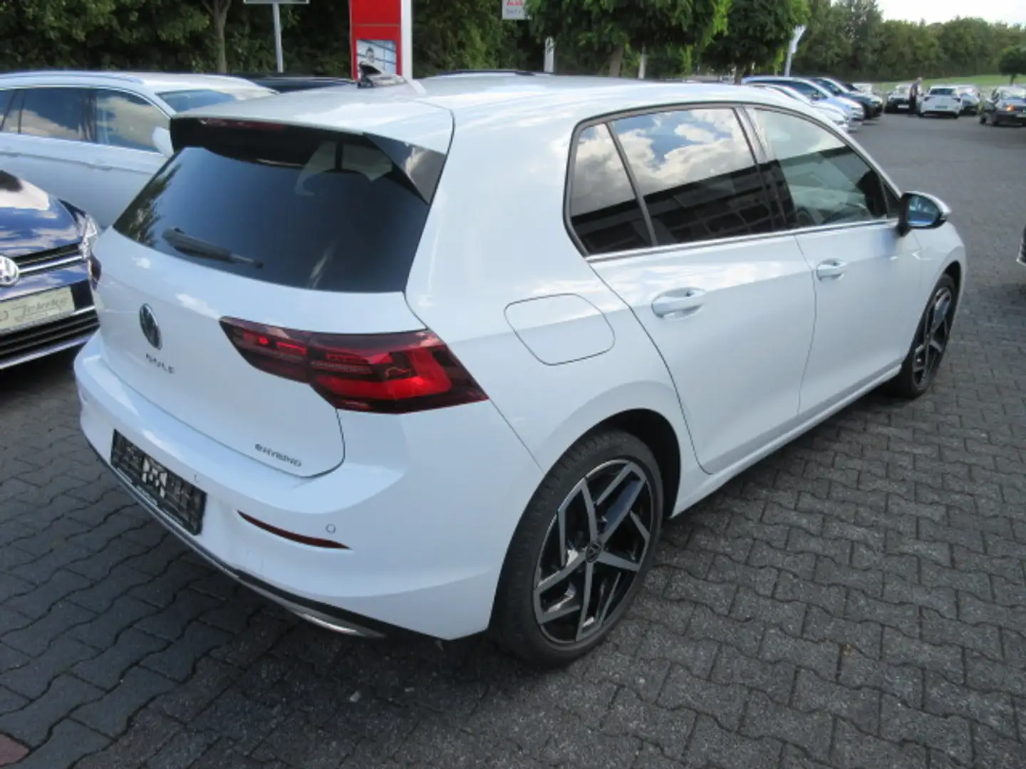 Volkswagen Golf Style 1.4 eHybrid DSG NAVI PANO IQ LIGHT HEAD UP ACC ASSIST ALU SITZHEIZUNG CLIMATRONIC eFH ZV Weiß - 2
