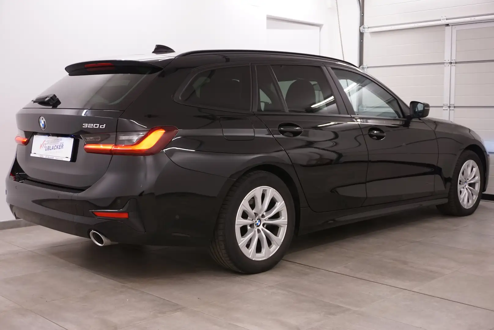BMW 320 d // Rückfahrkamera // Abstandstempomat // Schwarz - 2