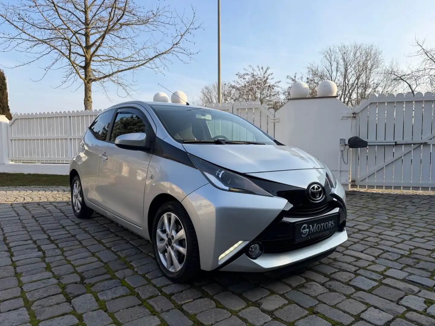 Toyota Aygo x-play touch/Klima/Kamera/Standheizung/TÜV Argent - 2