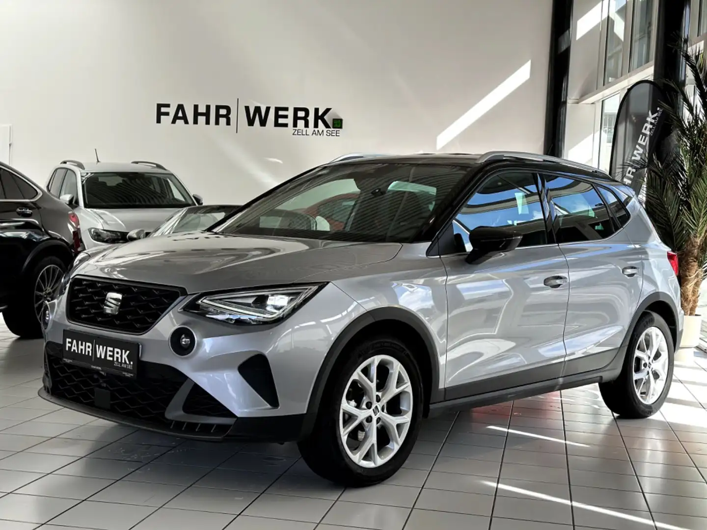 SEAT Arona 1.0 TSI FR Silber - 1