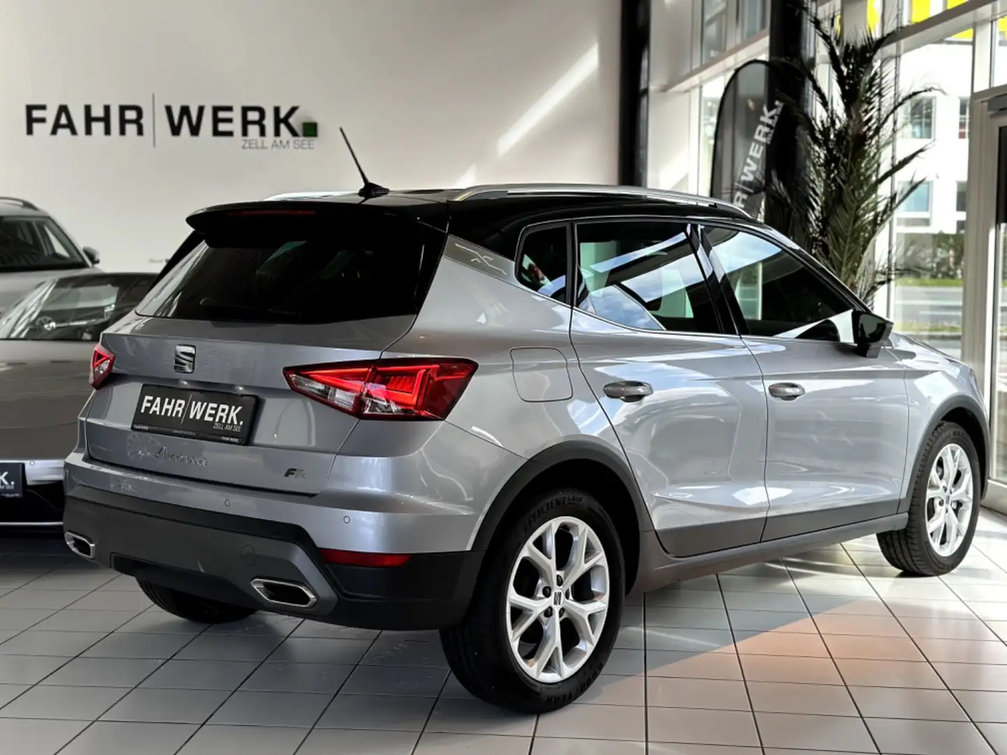 SEAT Arona 1.0 TSI FR Silber - 2