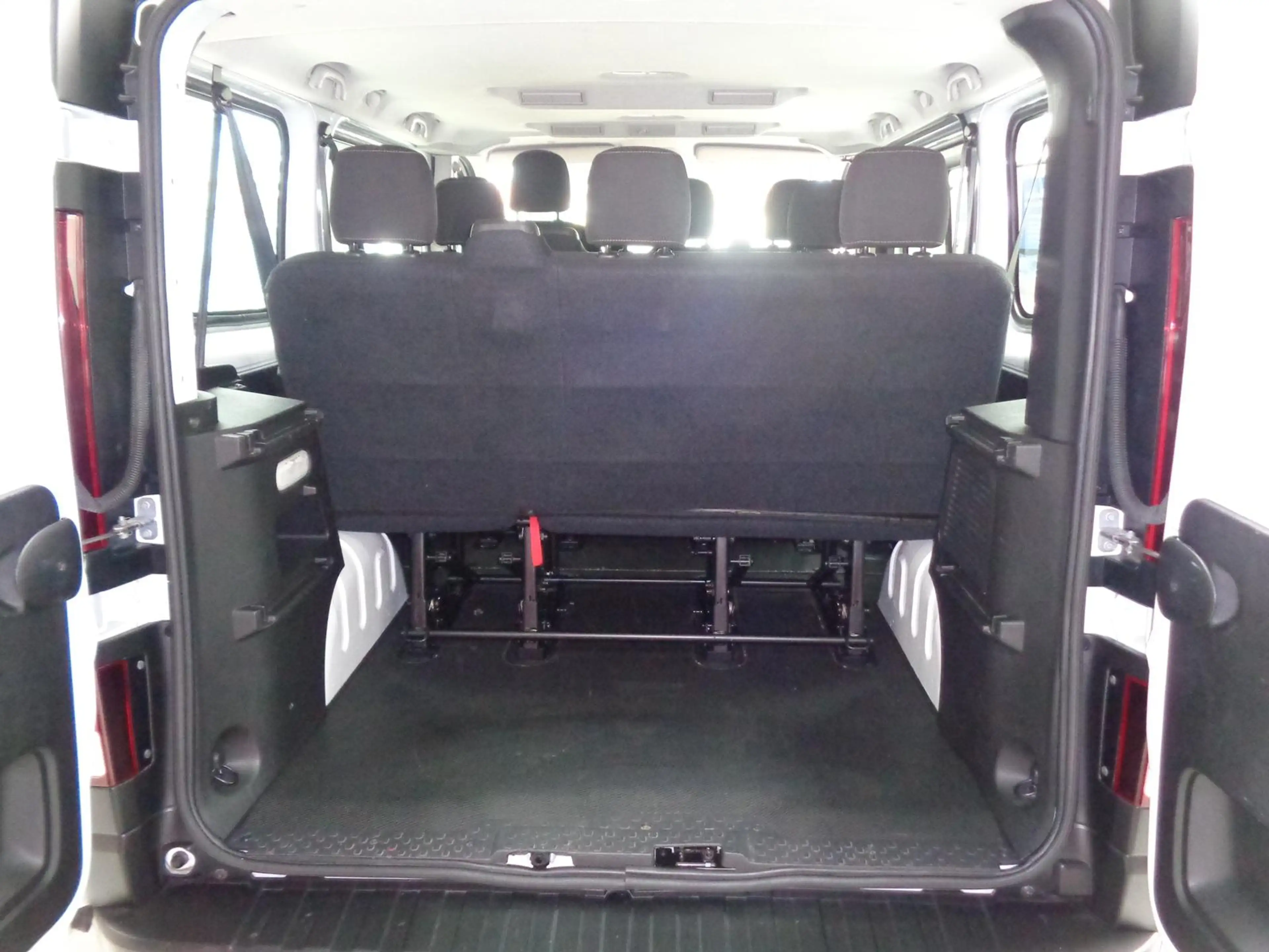 Renault Trafic L1 Combi.Expression 120,Klima,PDC.9-Sitze — photo 11