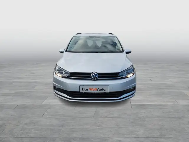 Volkswagen Touran view 2