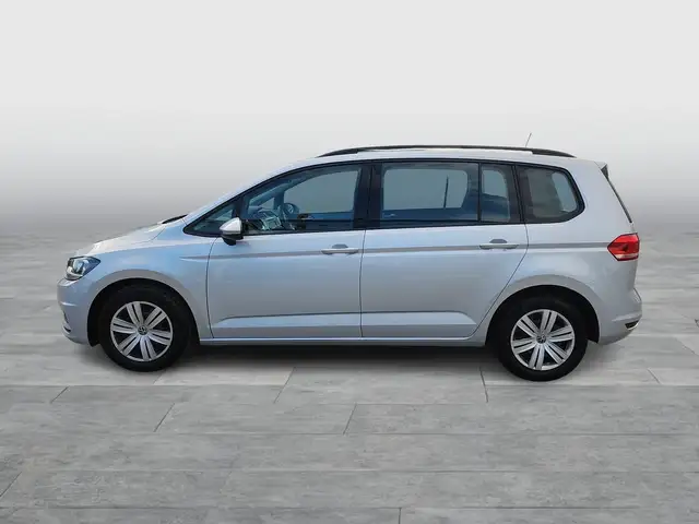 Volkswagen Touran view 3