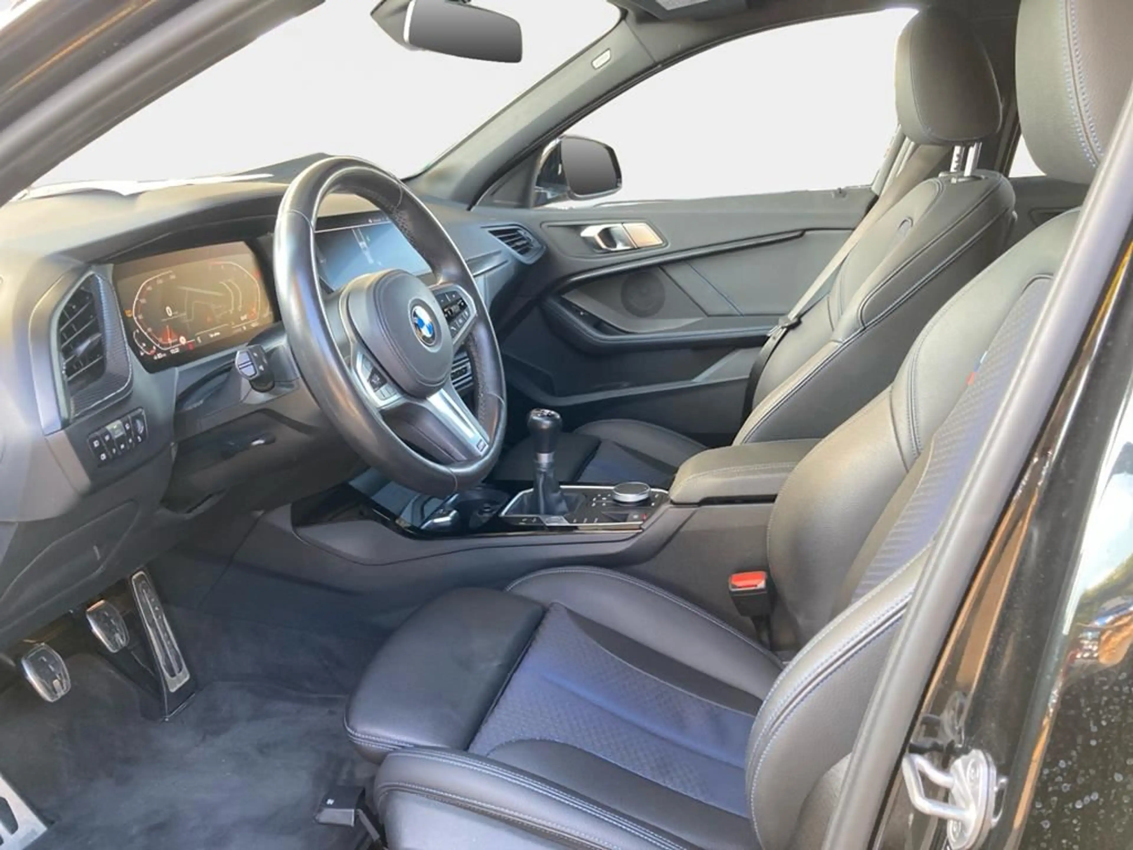 BMW 118 M Sport — photo 10