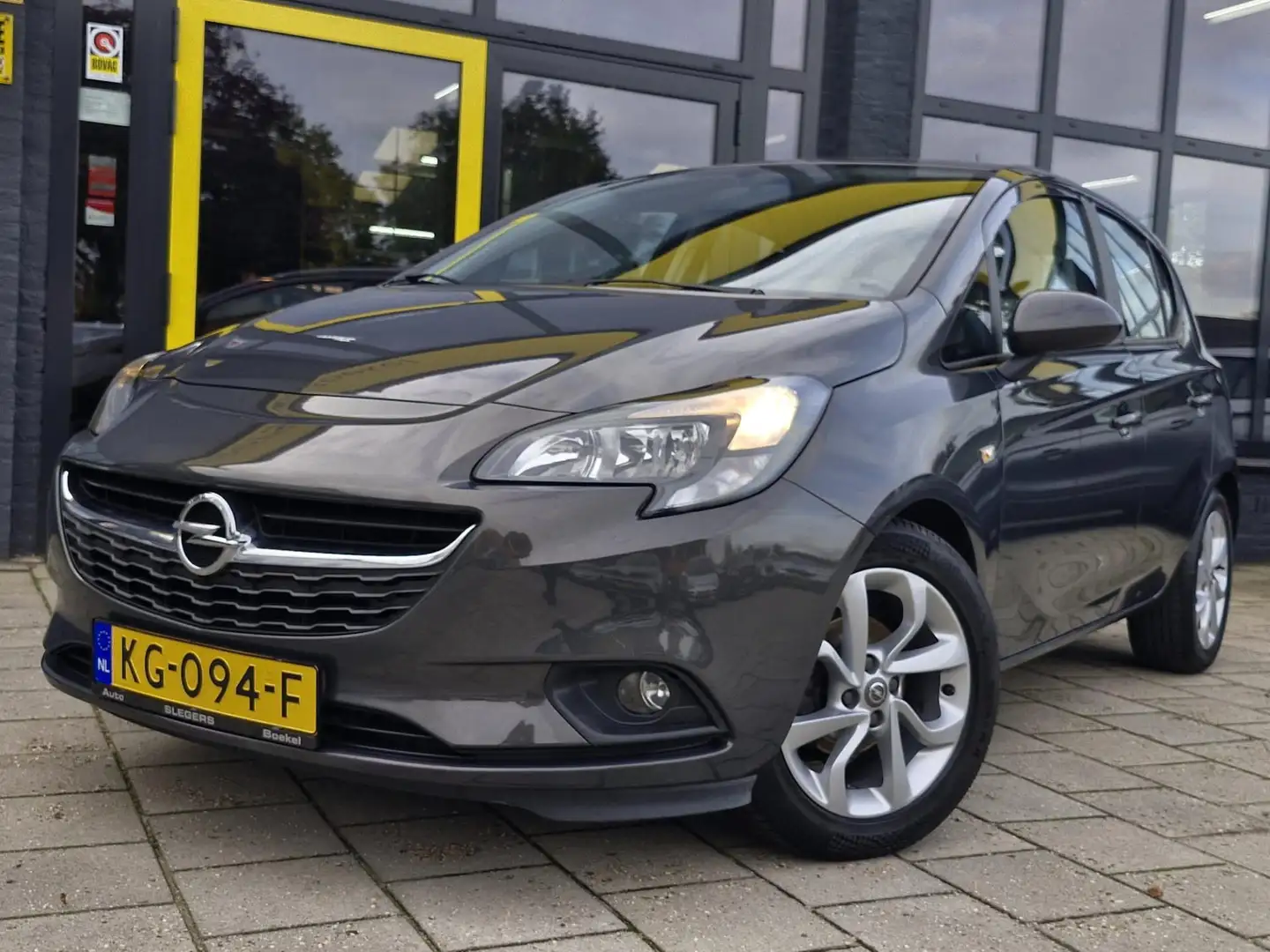 Opel Corsa 1.4 Edition Gris - 2