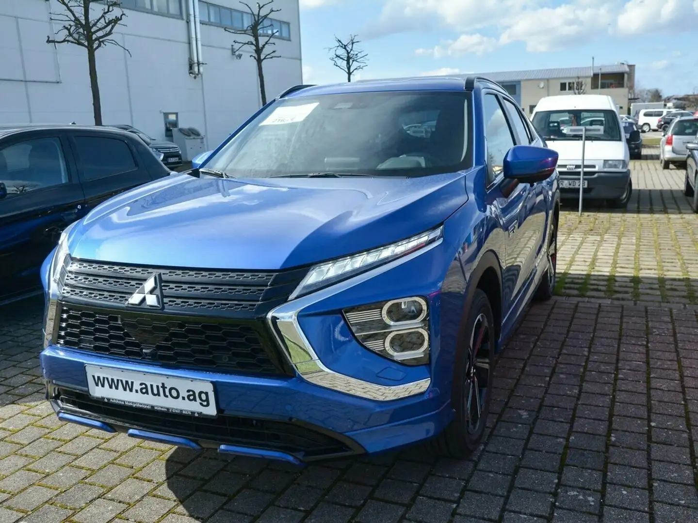 Mitsubishi Eclipse Cross PLUS HYBRID 4WD + SELECT Bleu - 2