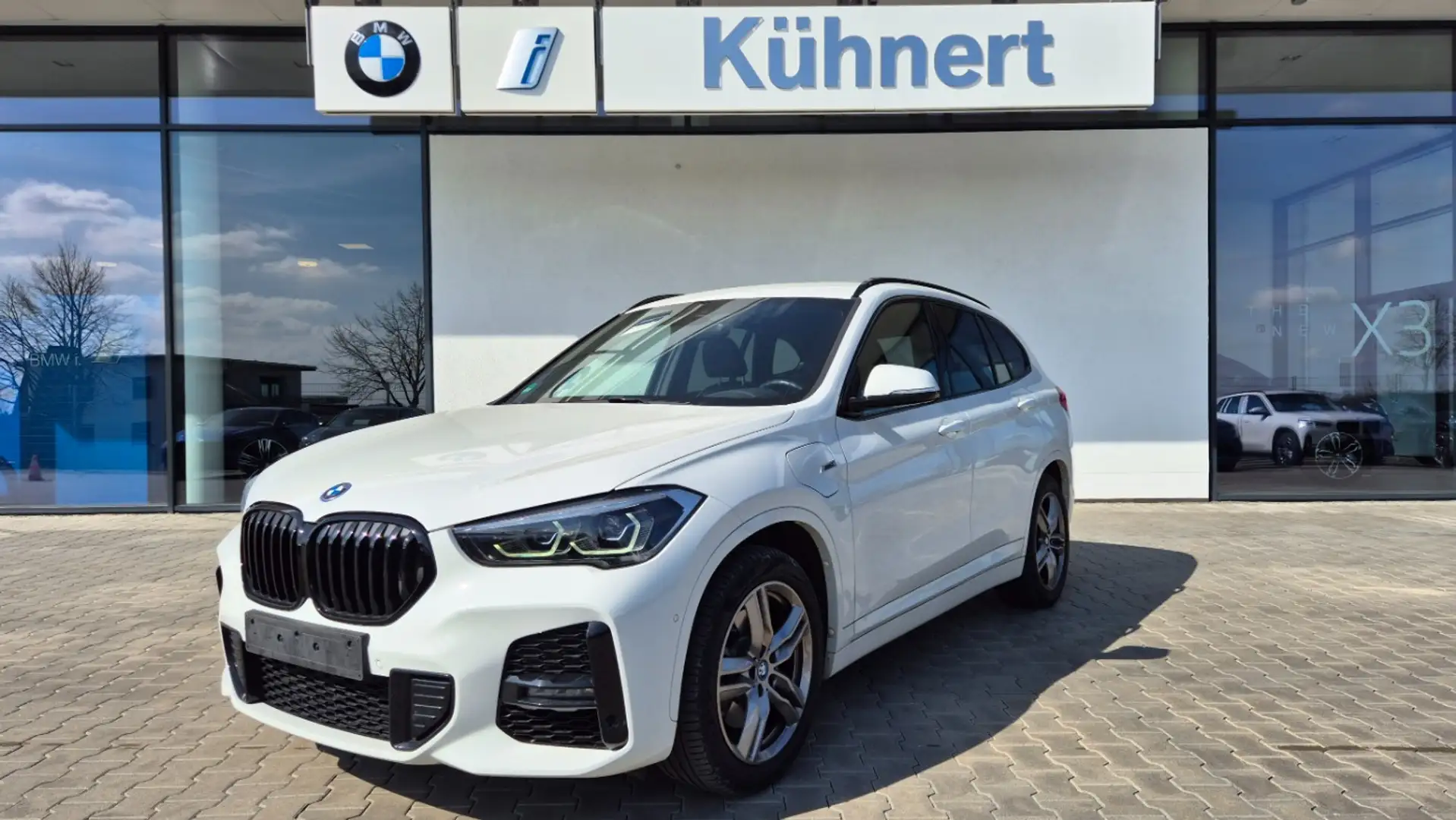 BMW X1 xDrive25e ///M-Sport/StHzg/ACC/AHK/Parkassist Weiß - 1