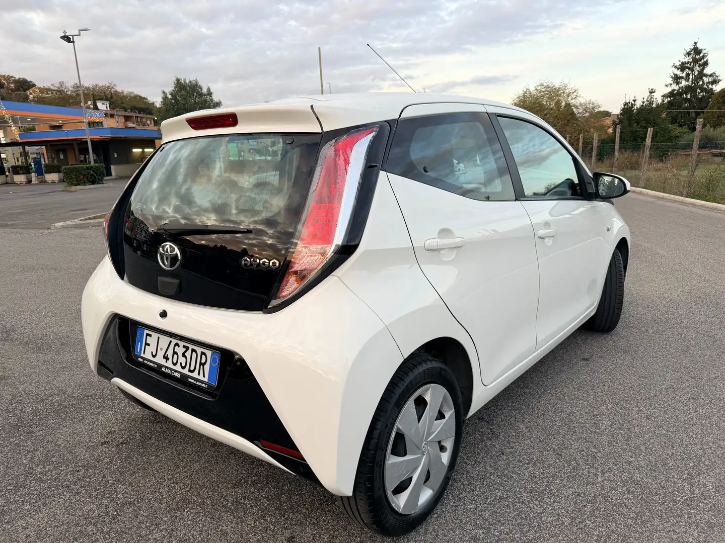 Toyota Aygo Aygo II 5p 1.0 x-play m-mt IVA ESPOSTA Biały - 2