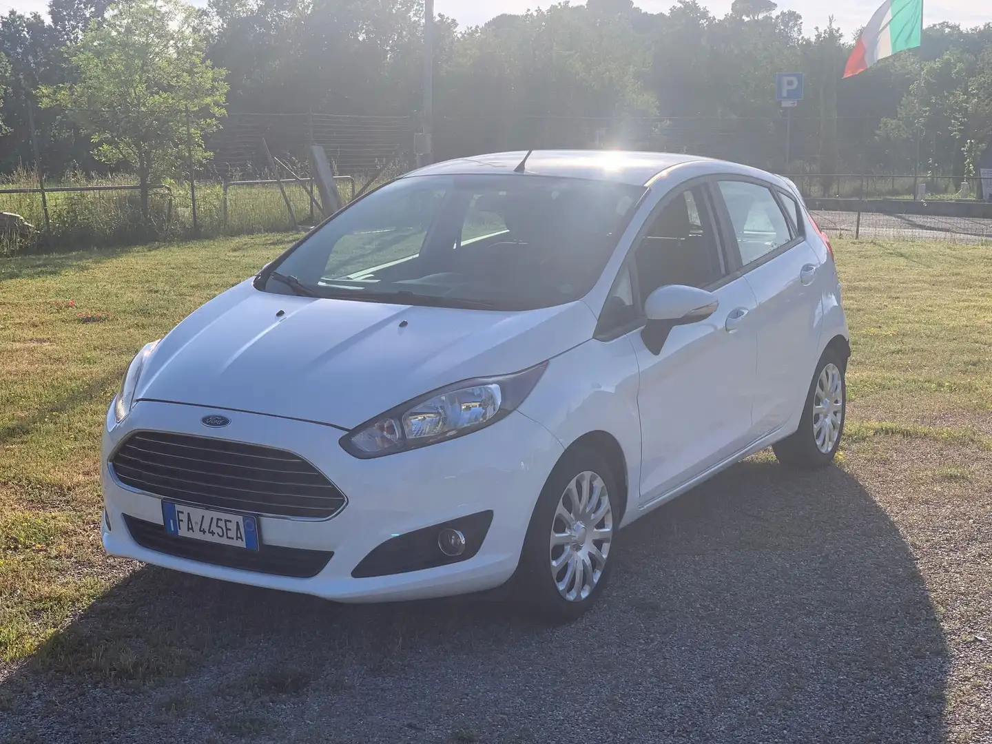 Ford Fiesta 1.5 TDCi 95 CV 5p. Business Fehér - 1