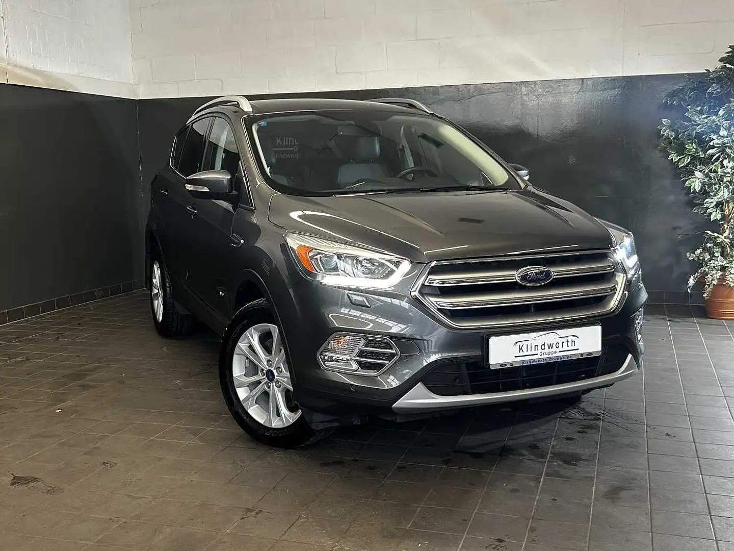 Ford Kuga 2.0 TDCi 4x4 Aut. Titanium +AHK+RFK+Xenon Grau - 2
