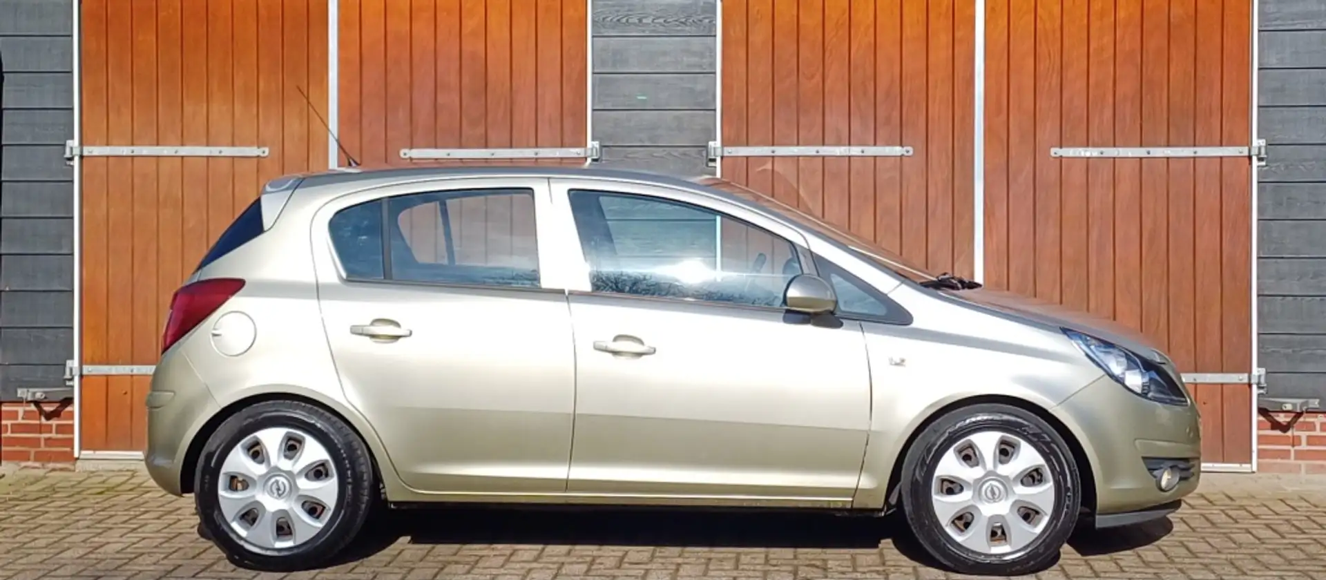 Opel Corsa 1.4-16V Enjoy, Airco, Trekhaak, 5 deurs, Nieuwe AP Beige - 2