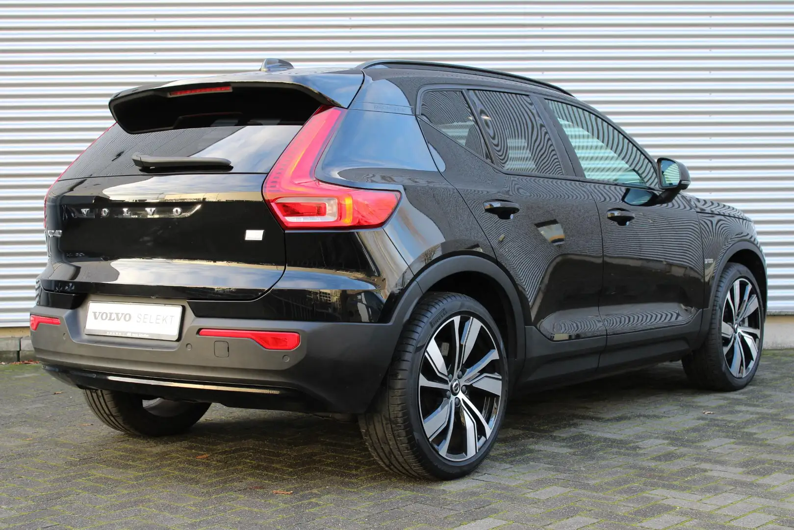 Volvo XC40 Recharge P8 AWD R-Design | Trekhaak | Stoel- en St Schwarz - 2