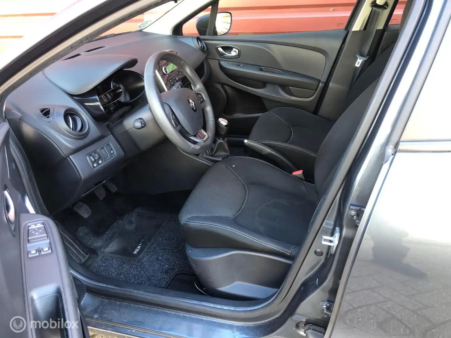 Renault Clio 0.9 TCe Life 106.DKM AIRCO CRUISE LED Grijs - 2