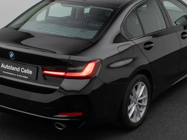BMW 3 Series view 15