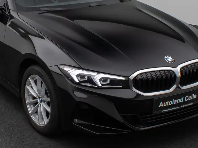 BMW 3 Series view 17