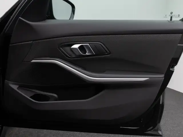 BMW 3 Series view 30