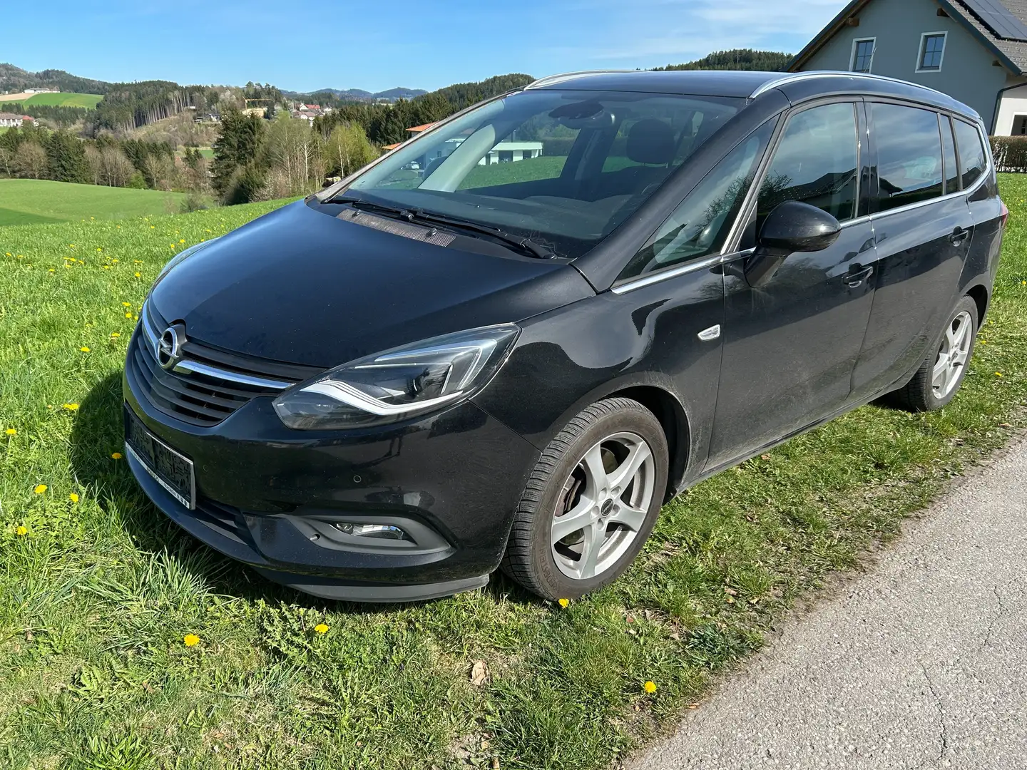 Opel Zafira Tourer Zafira Tourer 2,0 CDTI Ecotec Cosmo Aut. Cosmo Černá - 1