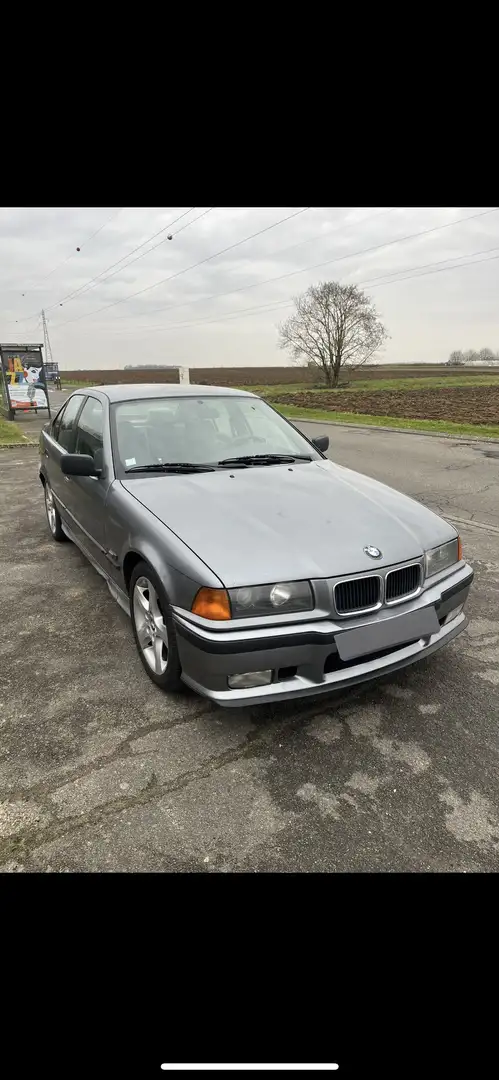 BMW 320 320i - 2