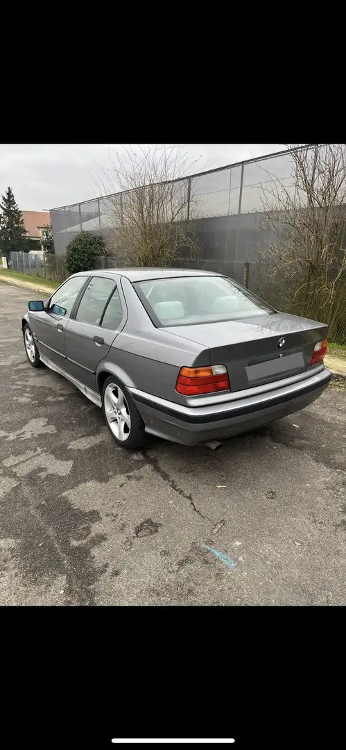 BMW 320 320i - 1