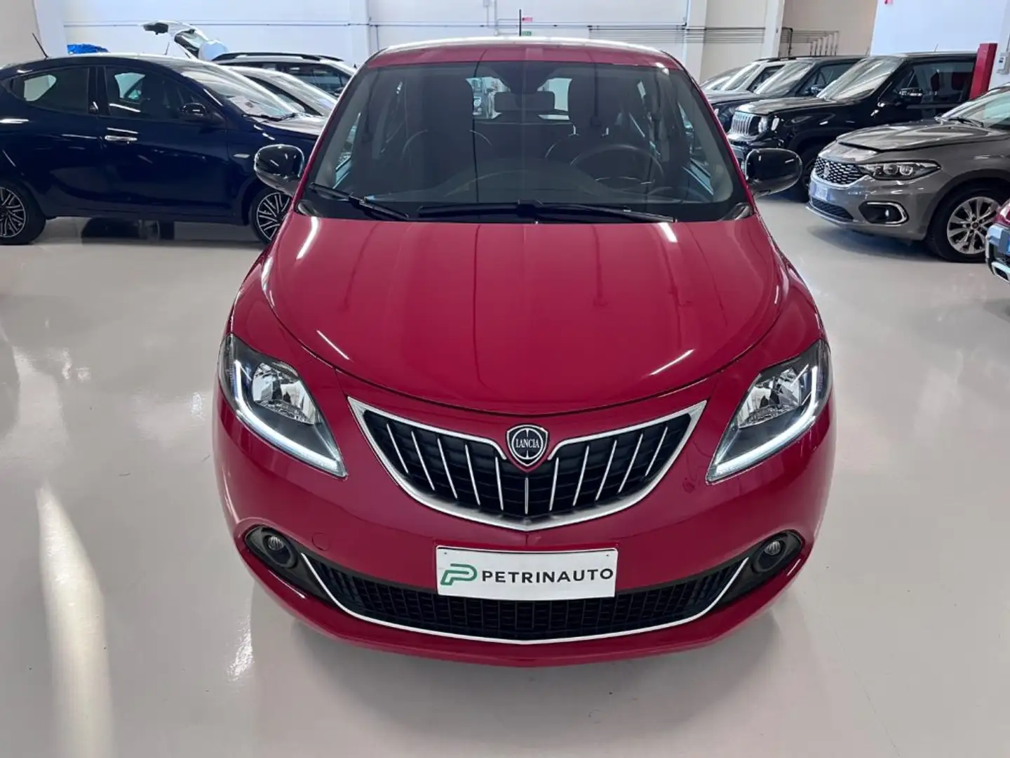 Lancia Ypsilon 1.0 FireFly 5p S&S Hybrid Gold Rojo - 2