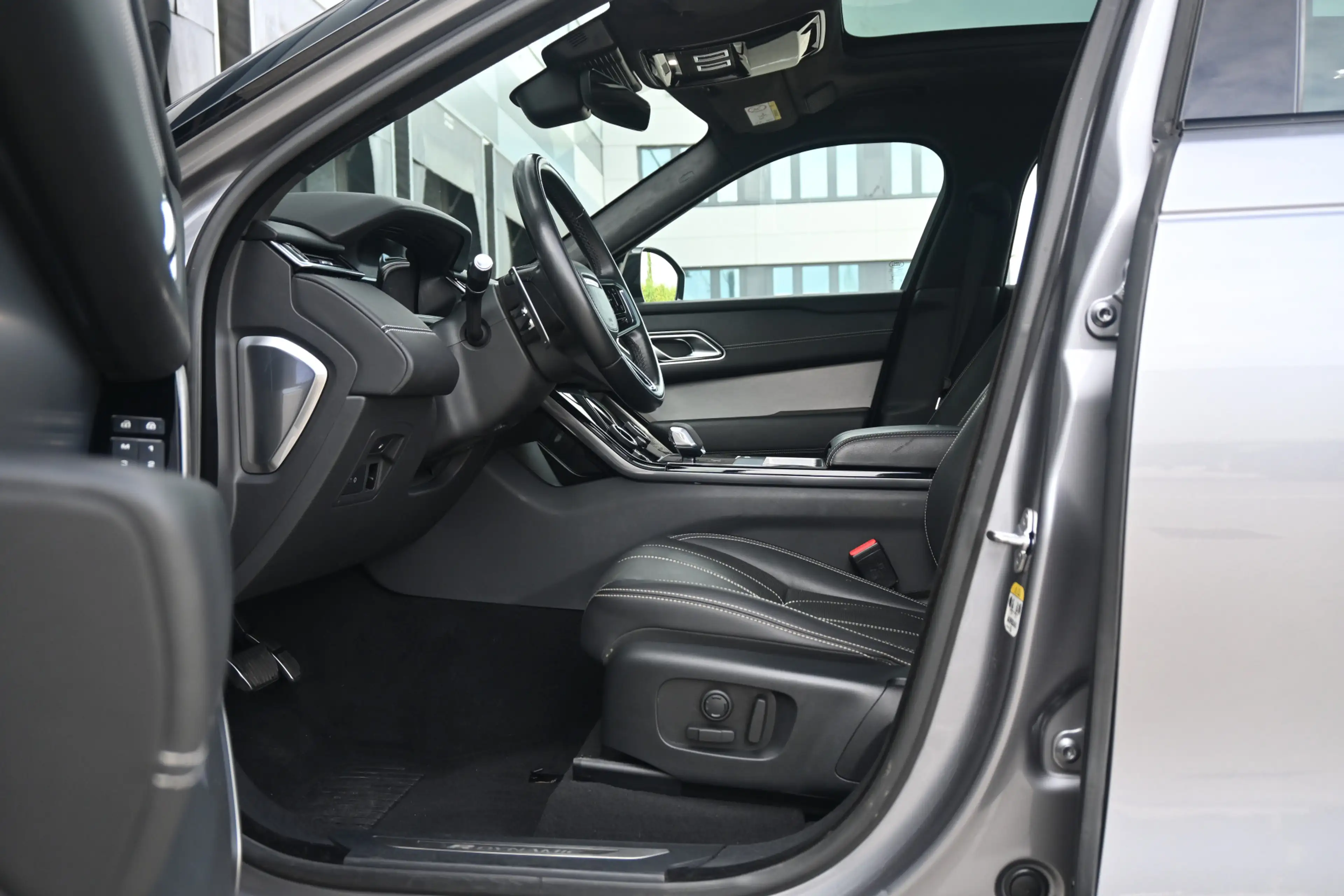 Land Rover Range Rover Velar 2.0 P400e R-Dynamic S | BTW, NL-auto, dealer ond. — photo 2