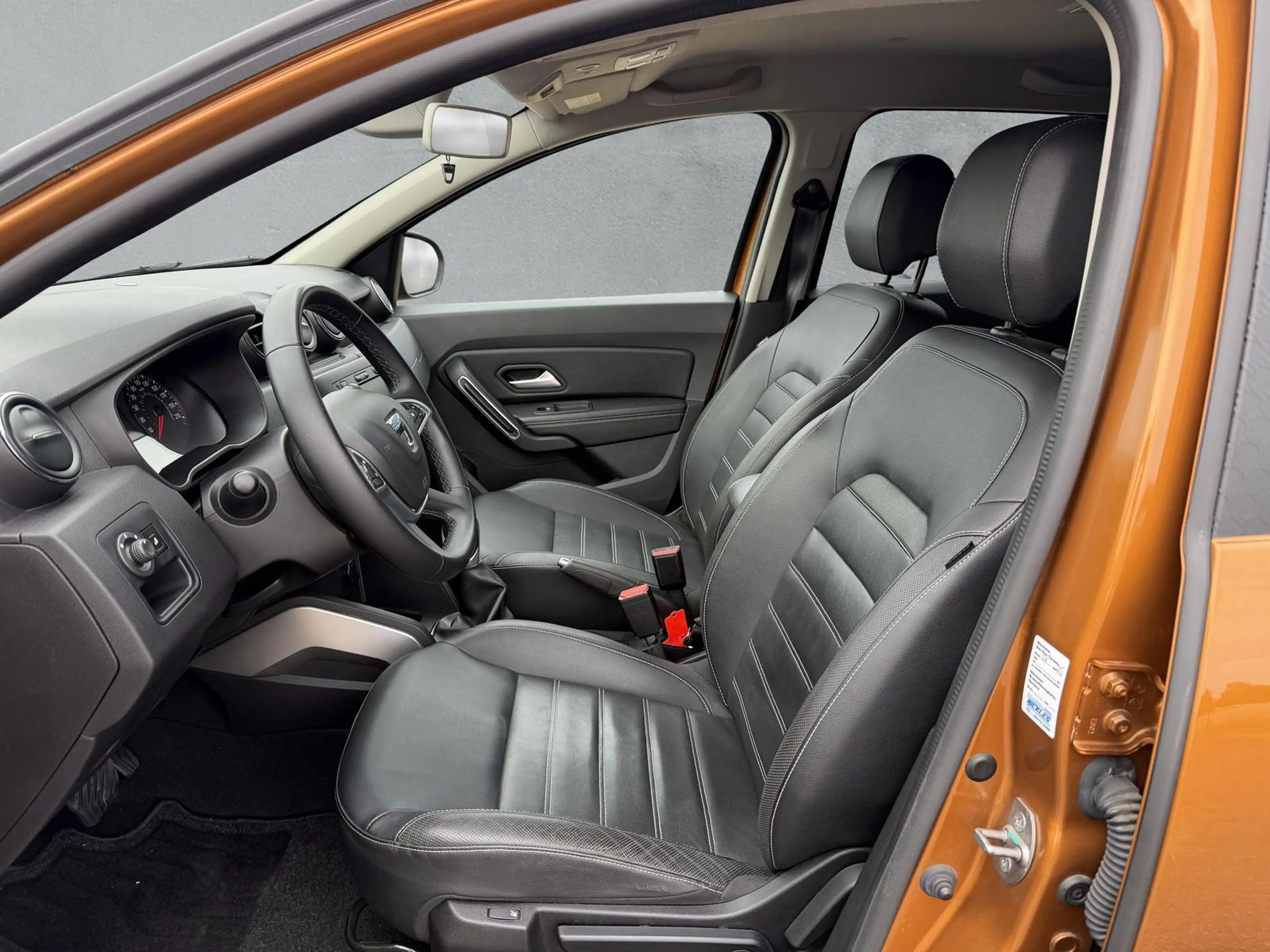 Dacia Duster Prestige Metallic — photo 11