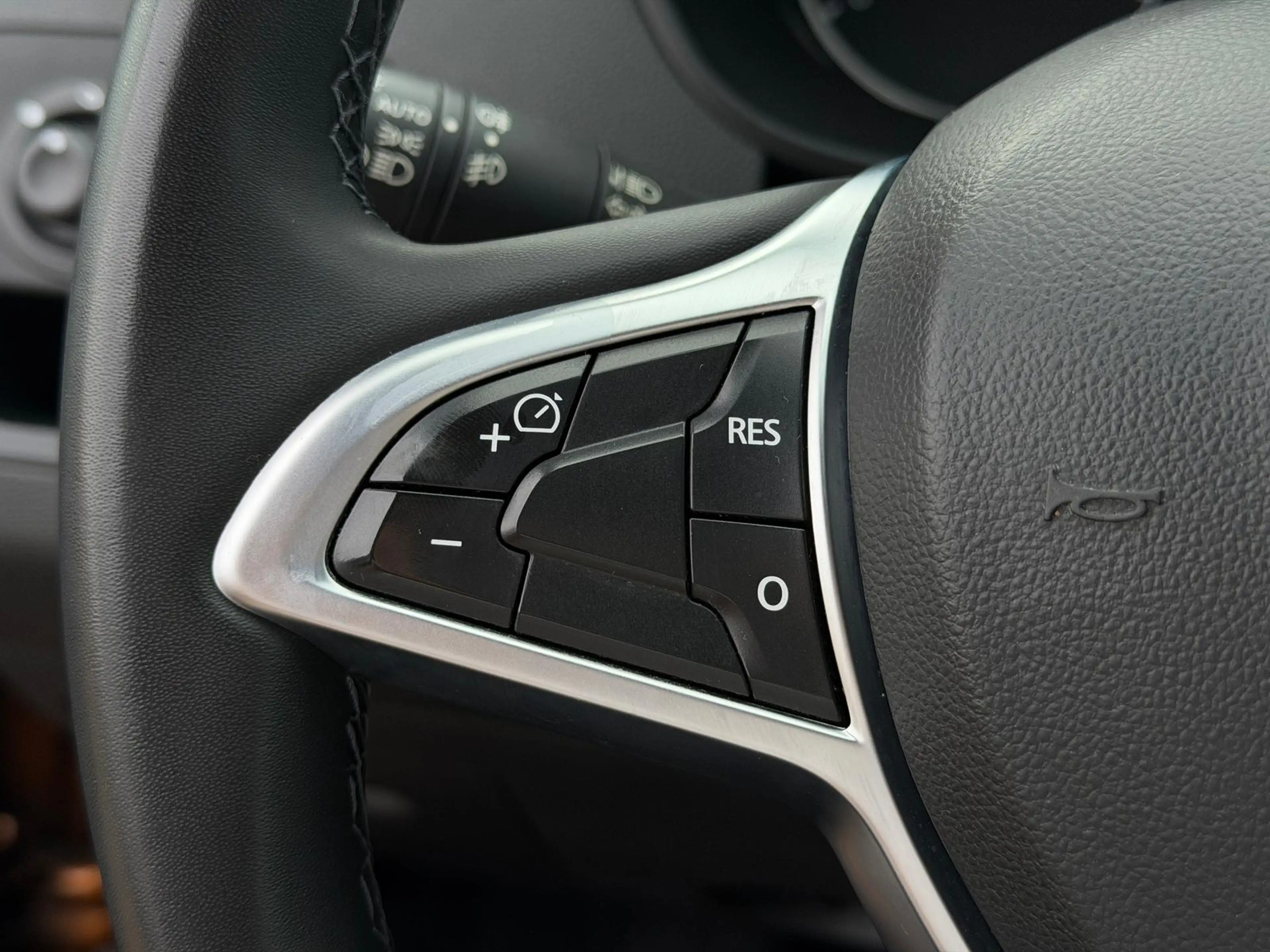 Dacia Duster Prestige Metallic — photo 12