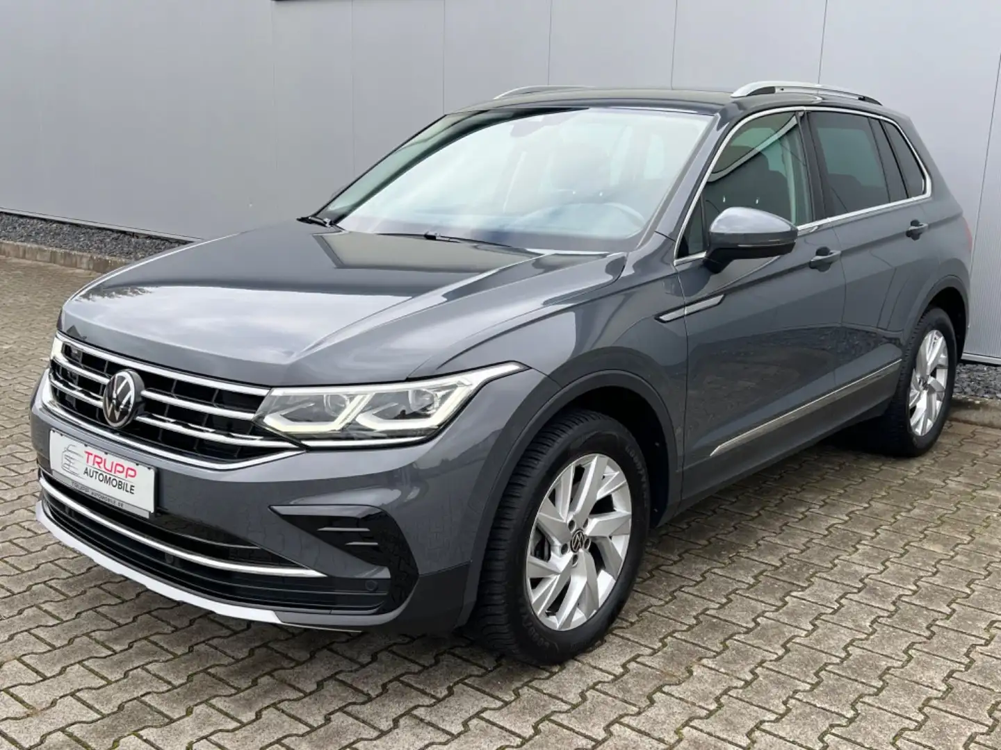 Volkswagen Tiguan 2.0TDI 4M/MATRIX/AHK/STANDH/ACC/VIRTUAL Grau - 2