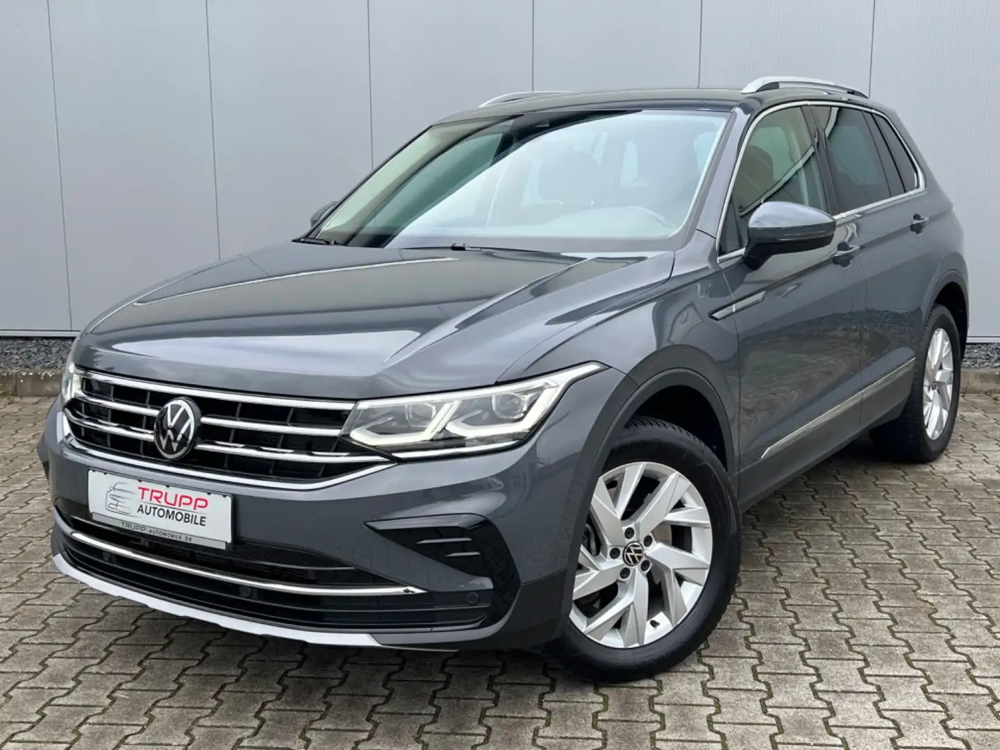 Volkswagen Tiguan 2.0TDI 4M/MATRIX/AHK/STANDH/ACC/VIRTUAL Grau - 1