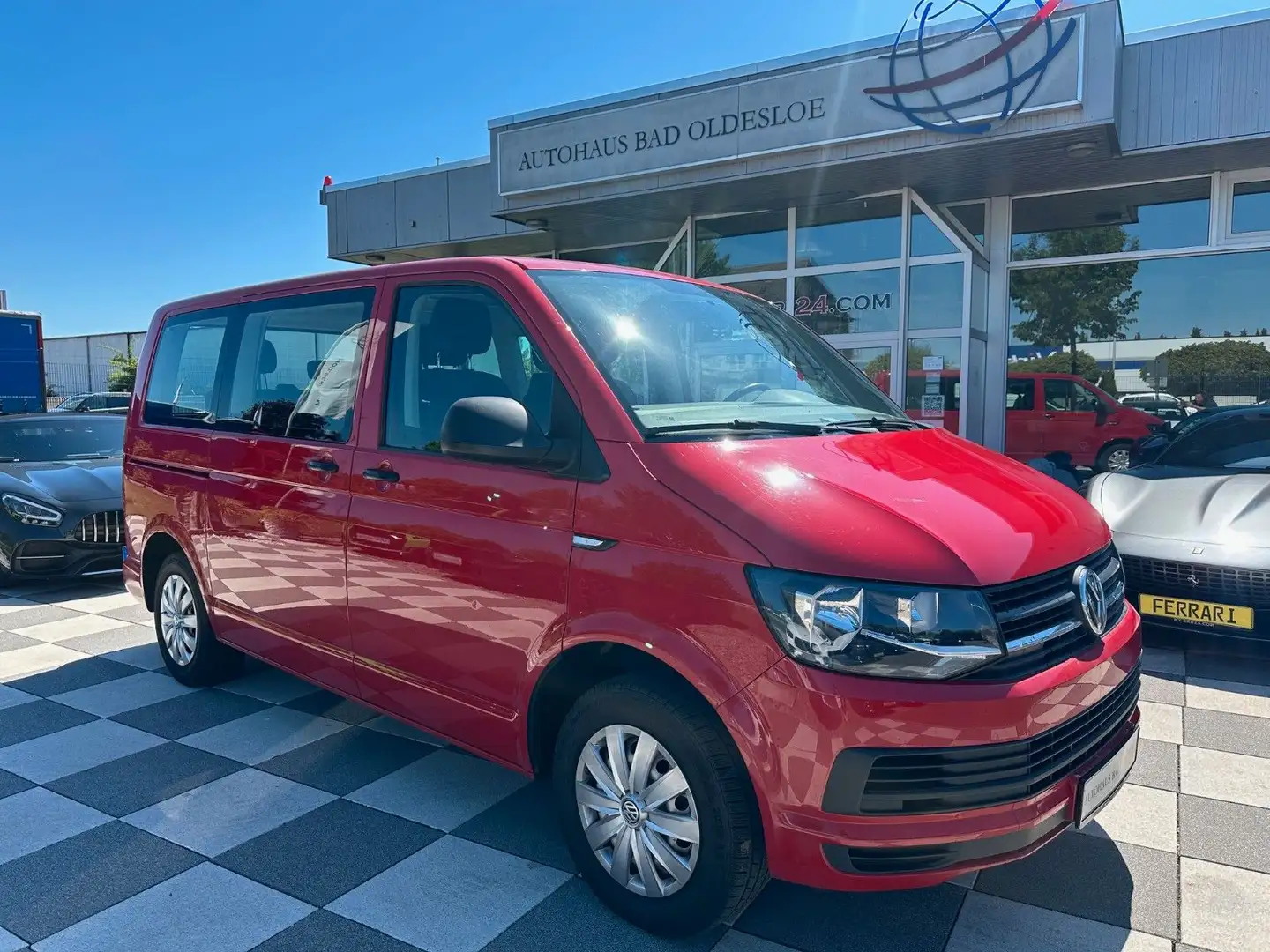 Volkswagen T6 Multivan Trendl,7 Sitzer,1.Ha,Scheckheft,AHK+ Rot - 2