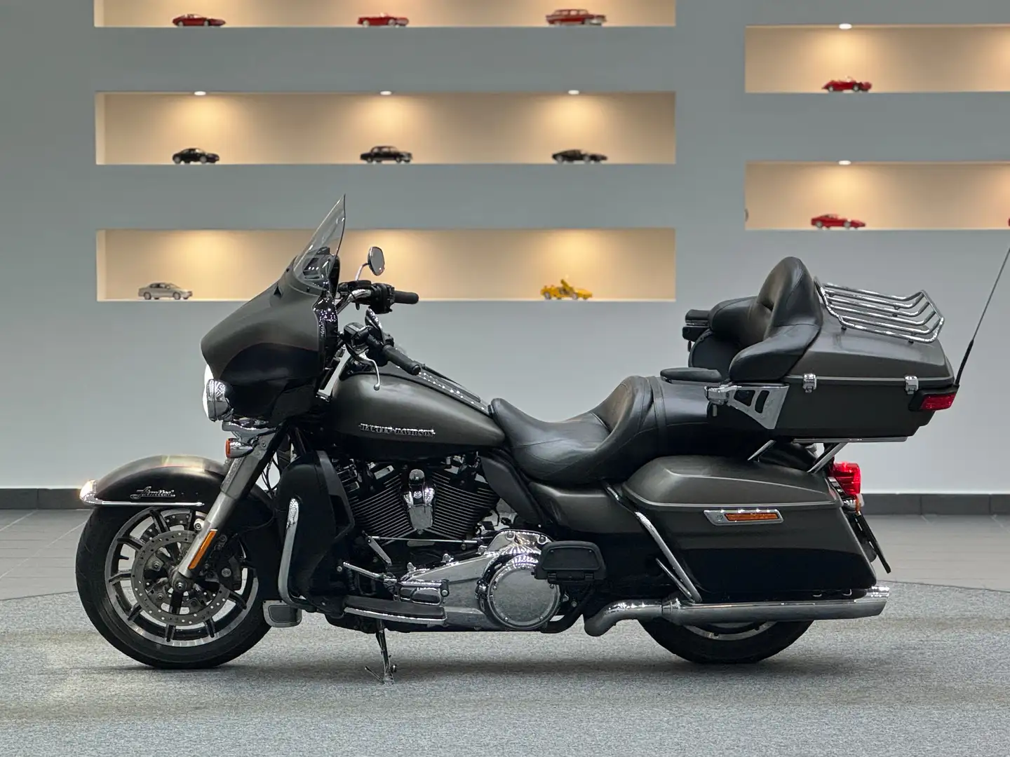 Harley-Davidson Ultra Limited Black - 2