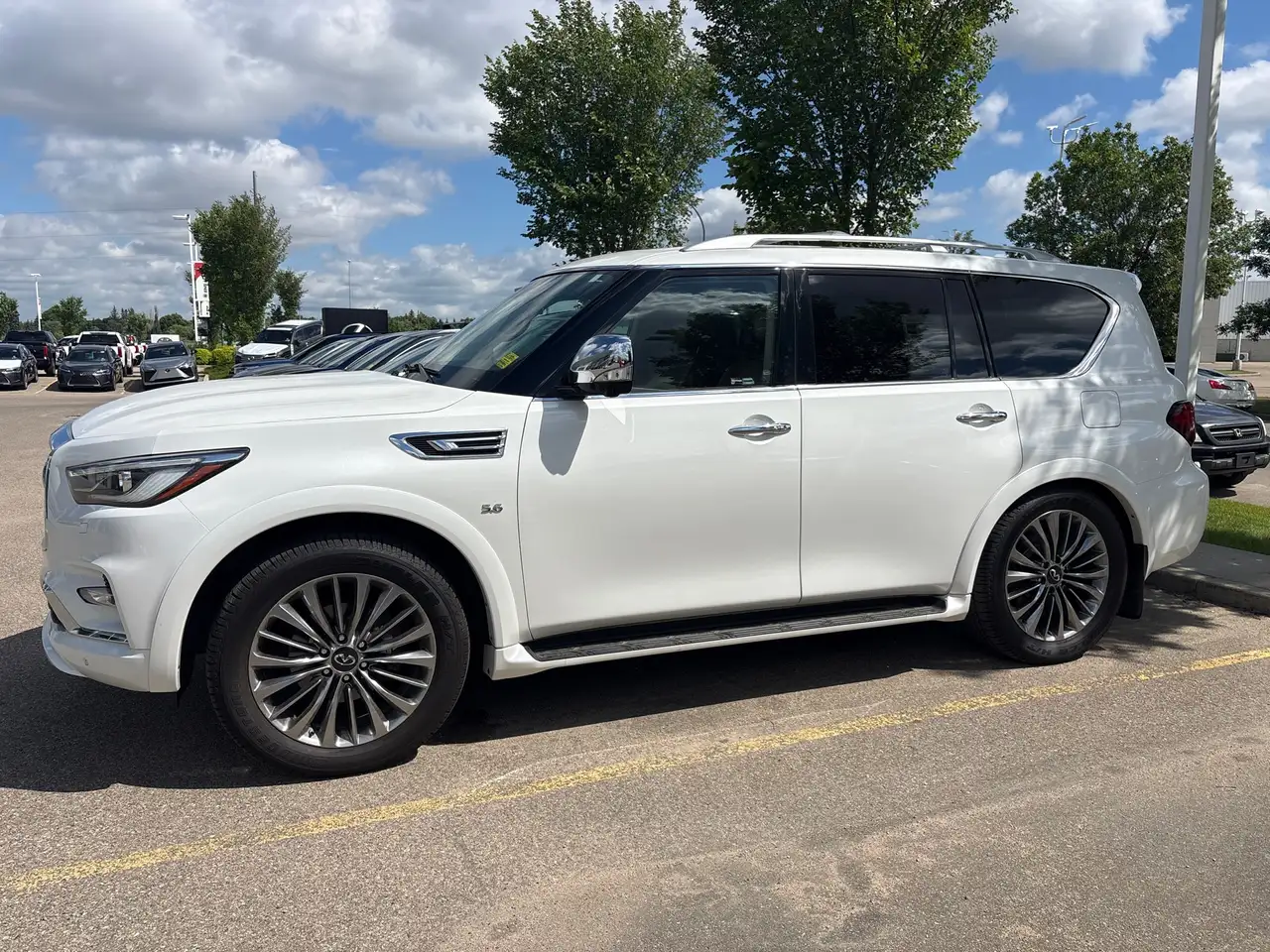 Infiniti QX80 fotografie Infiniti QX80