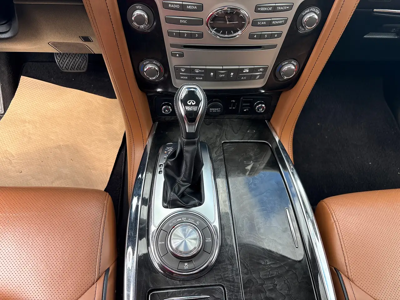Infiniti QX80 fotografie Infiniti QX80