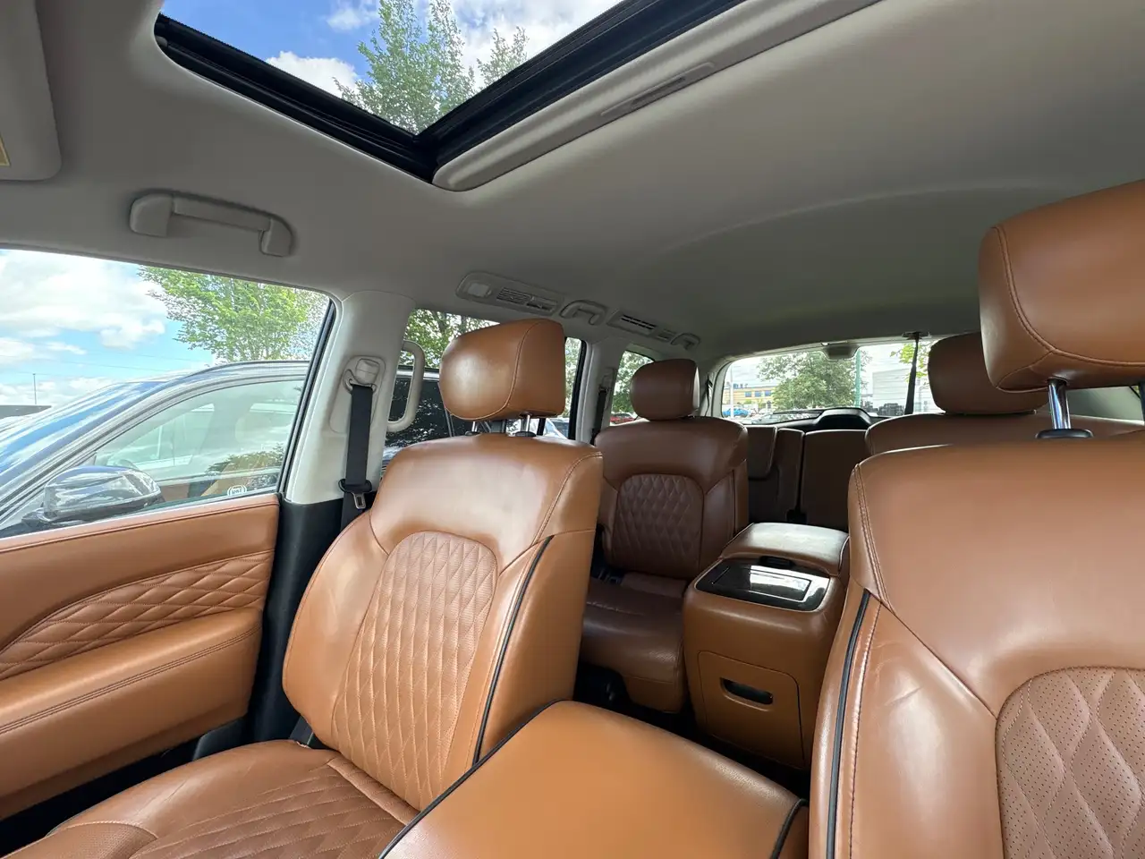 Infiniti QX80 fotografie Infiniti QX80