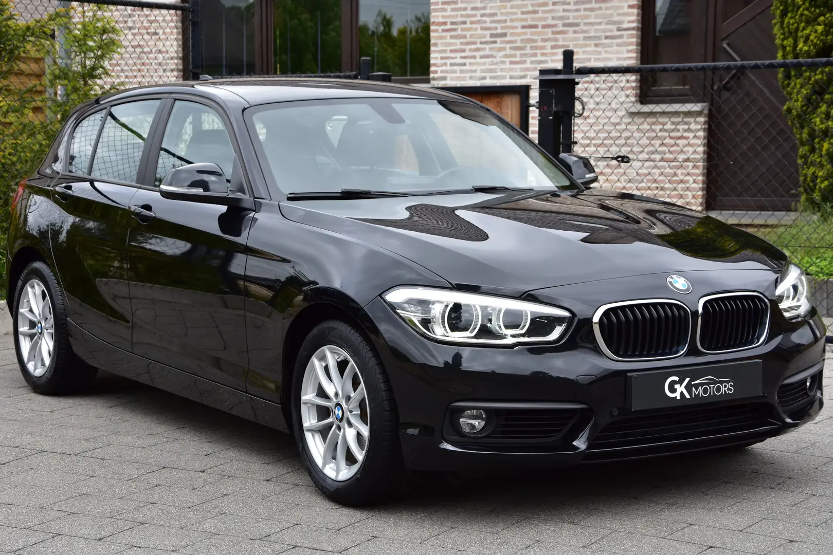 BMW 116 i Facelift 2 JAAR GARANTIE Navi Xenon Cruise PDC ! Zwart - 2