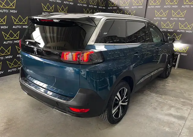 Peugeot 5008 view 4
