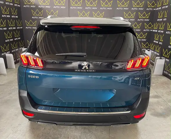 Peugeot 5008 view 5