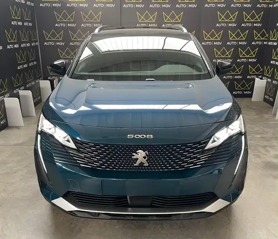 Peugeot 5008 view 2