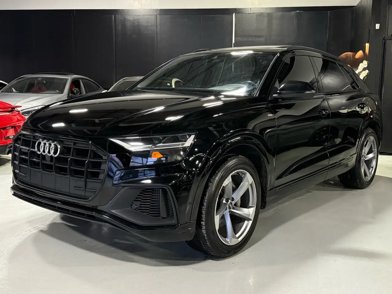Audi Q8 снимка Audi Q8