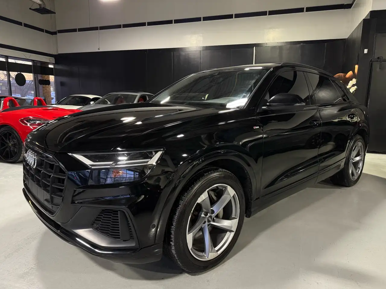 Audi Q8 снимка Audi Q8