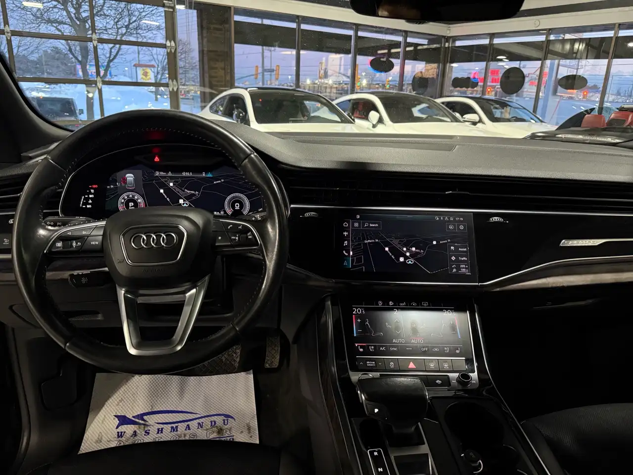 Audi Q8 снимка Audi Q8